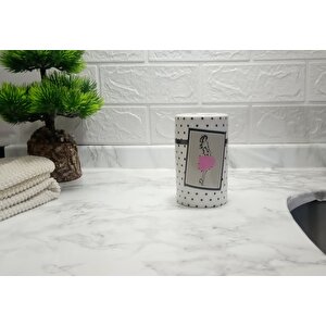 Diş Fırçalık Pembe Elbiseli Kadın Model Banyo Aksesuarı