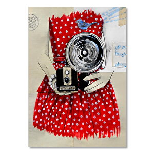 Ahşap Tablo Kırmızı Elbiseli Fotoğrafçı 25x35 cm
