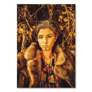 Ahşap Tablo Altın Rengi Kürklü Yerli Kadın 35x50 cm