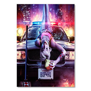 Ahşap Tablo Harleyy Quinn Polis Arabasının Üzerinde 50x70 cm
