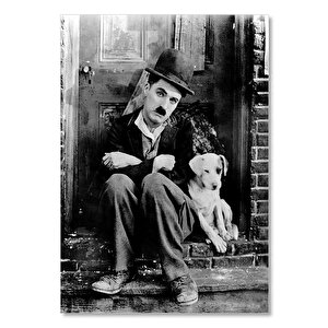 Ahşap Tablo Charlie Chaplin Beyaz Köpekle Kapı Önünde Oturuyor 25x35 cm
