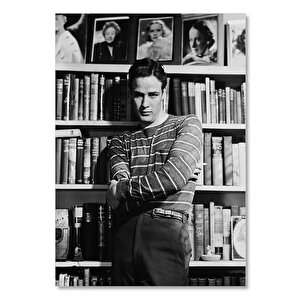 Ahşap Tablo Marlon Brando Kitaplık Önünde 50x70 cm