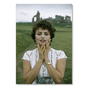 Ahşap Tablo Sophia Loren Heyecanla İzlemede 25x35 cm