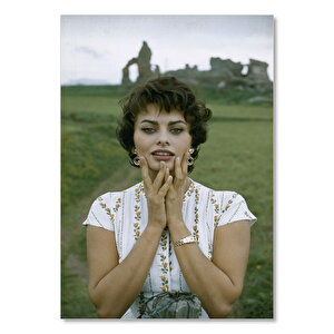 Ahşap Tablo Sophia Loren Heyecanla İzlemede 35x50 cm