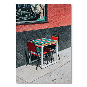 Ahşap Tablo Sokakta Restoran Masası Renkli Örtülü 35x50 cm