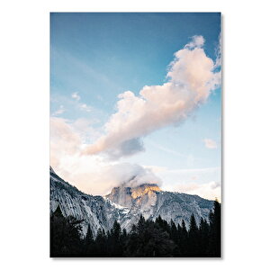 Ahşap Tablo Karlı Dağlar Ve Bulutlarla Sarılmış Zirvesi 50x70 cm