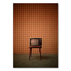 Ahşap Tablo Eski Sehpa Ve Nostaljik Televizyon