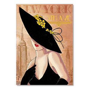 New York Zeminde Sarı Çiçekli Şapkalı Kadın Görseli 35x50 cm