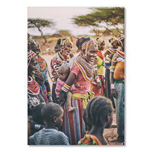 Geleneksel Kıyafetleriyle Afrikalı Kadınlar Ve Çocukları 50x70 cm