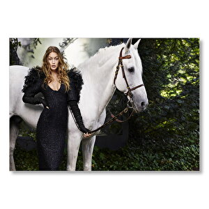 Gigi Hadid Ve Beyaz At Mdf Ahşap Tablo 25x35 cm