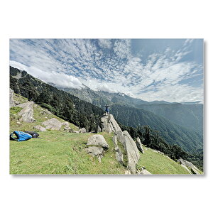 Yamaç Paraşütçüsü Kayalıklar Ve Bulutlu Gökler  Mdf Ahşap Tablo 35x50 cm