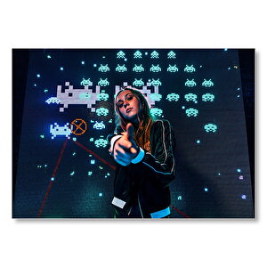 Atari Ekranı Ve Nişancı Kız  Mdf Ahşap Tablo 35x50 cm
