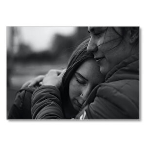Sarılma Dost Teselli Kızlar Siyah Beyaz  Mdf Ahşap Tablo 35x50 cm