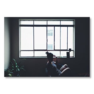 Pencere Önünde Oturan Kadın  Mdf Ahşap Tablo 50x70 cm