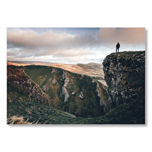 Kayalıklardaki Yalnız Adam  Mdf Ahşap Tablo 50x70 cm