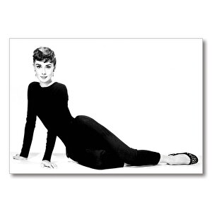 Audrey Hepburn Siyah Beyaz Oturan Poz  Mdf Ahşap Tablo 25x35 cm
