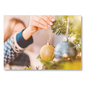 Yılbaşı Ağacını Süsleyen Kadın Eli Mdf Ahşap Tablo 50x70 cm