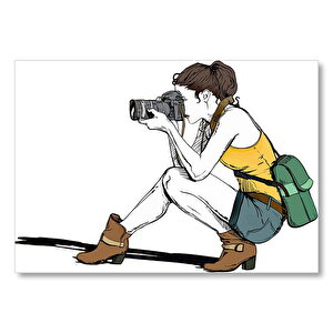 Fotoğraf Çeken Şortlu Gezgin Kız Mdf Ahşap Tablo 25x35 cm