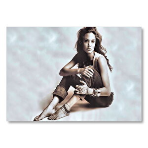 Angelina Jolie Takılar Beyaz Zemin Mdf Ahşap Tablo 35x50 cm