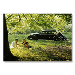 Volvo Pv36 Carioca İle Bir Çiftin Piknik Keyfi Mdf Ahşap Tablo 25x35 cm