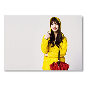 Şemsiyeli Koreli Güzel Suzy Mdf Ahşap Tablo 25x35 cm