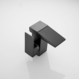 Di̇ji̇tal Sicaklik Göstergeli̇ Si̇yah Kare Lavabo Bataryasi Musluğu Çi̇ftgi̇ri̇şli̇ Armatür Sayaç Ekranli