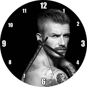 David Beckham Üstü Çıplak Karanlık Arkaplan Duvar Saati