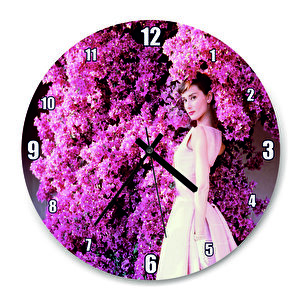 Audrey Hepburn Kırmızı Çiçekler Önünde Yakın Çekim  Duvar Saati