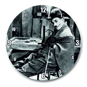 Charlie Chaplin Ayakları Soba İçinde Uyuyor Duvar Saati