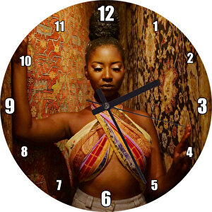 Afrikalı Duru Güzellik Ve Yöresel Kıyafeti Duvar Saati