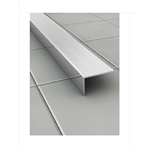 L Model Metal Merdiven Basamak Profili Merdiven Çıtası Köşebent Bitim Profil 4cm*2cm*2.7m