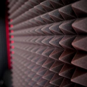 Akustik Piramit Sünger 100x100cm Yapışkanlı Ses Yalıtım Süngeri 40mm