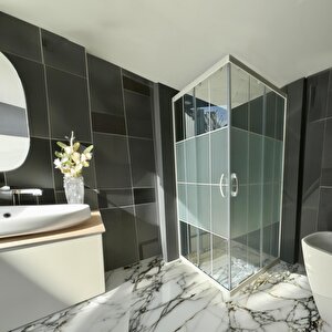 Duşakabin Kare Beyaz Çizgi Ortası Buzlu 5mm Yükseklik 190 Cm - Ölçü : 90x125 Cm 90x125 cm