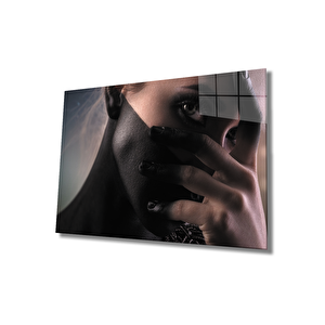 Kadın Gizli Bakış Parmak Arası Cam Tablo 50x70 cm