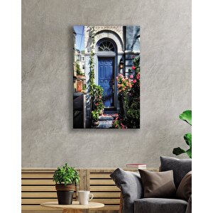 Çiçekler Ve Mavi Kemerli Kapı Görselli Dikey Cam Tablo 50x70 cm