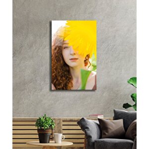 Sarı Çiçek Ve Kadın Cam Tablo A Lady And Yellow Flower 36x23 cm