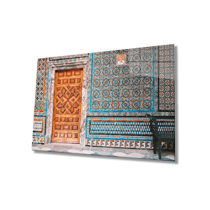Motifli Taş Duvarlar Ve Ahşap Oyma Kapı Cam Tablo 50x70 cm