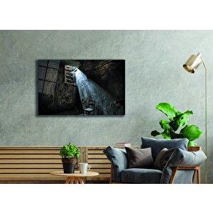 Karanlık Oda Sandalye Ve Işık Hüzmesi Tablo 50x70 cm