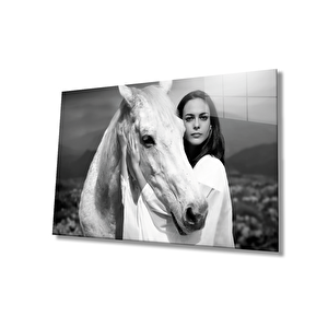 Siyah Beyaz İnsan Fotoğrafları Kadın Ve Atand Horse 50x70 cm