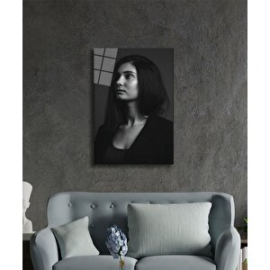 Siyah Beyaz Kadın Bakış Cam Tablo 36x23 cm
