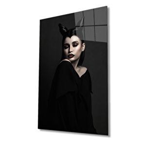 Kadınlar Boynuzlu Cadı Cam Tablo 50x70 cm