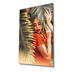 Afro Saçlı Palmiyeler Arasında Kadın Cam Tablo 50x70 cm