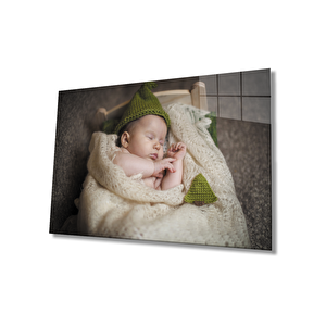 Yeşil Şapkalı Uyuyan Bebek Cam Tablo 36x23 cm