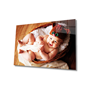 Sepette Şapkalı Bebek Cam Tablo 36x23 cm