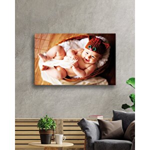 Sepette Şapkalı Bebek Cam Tablo 36x23 cm