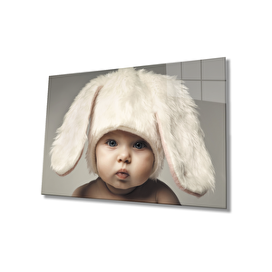 Beyaz Şapkalı Bebek Cam Tablo 90x60 cm