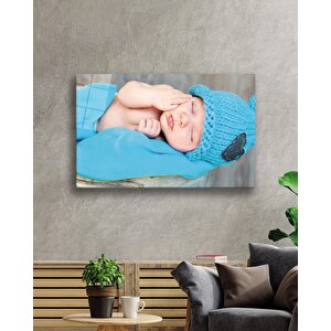 Mavi Şapkalı Bebek Cam Tablo 50x70 cm