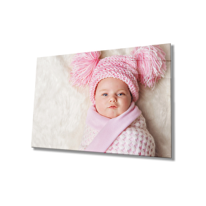 Pembe Şapkalı Bebek Cam Tablo 36x23 cm