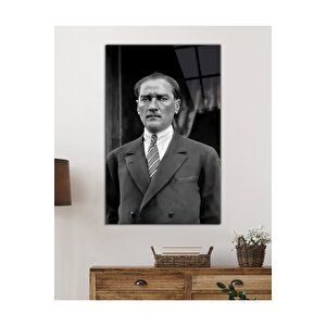 Siyah Beyaz Takım Elbiseli Atatürk Cam Tablo, Uv Baskılı Ve Temperli, Hediyelik 95x150 cm