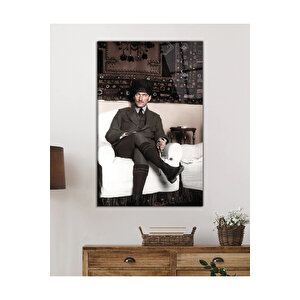 Takım Elbiseli Oturan Atatürk Cam Tablo, Uv Baskılı Ve Temperli, Hediyelik 46x71 cm